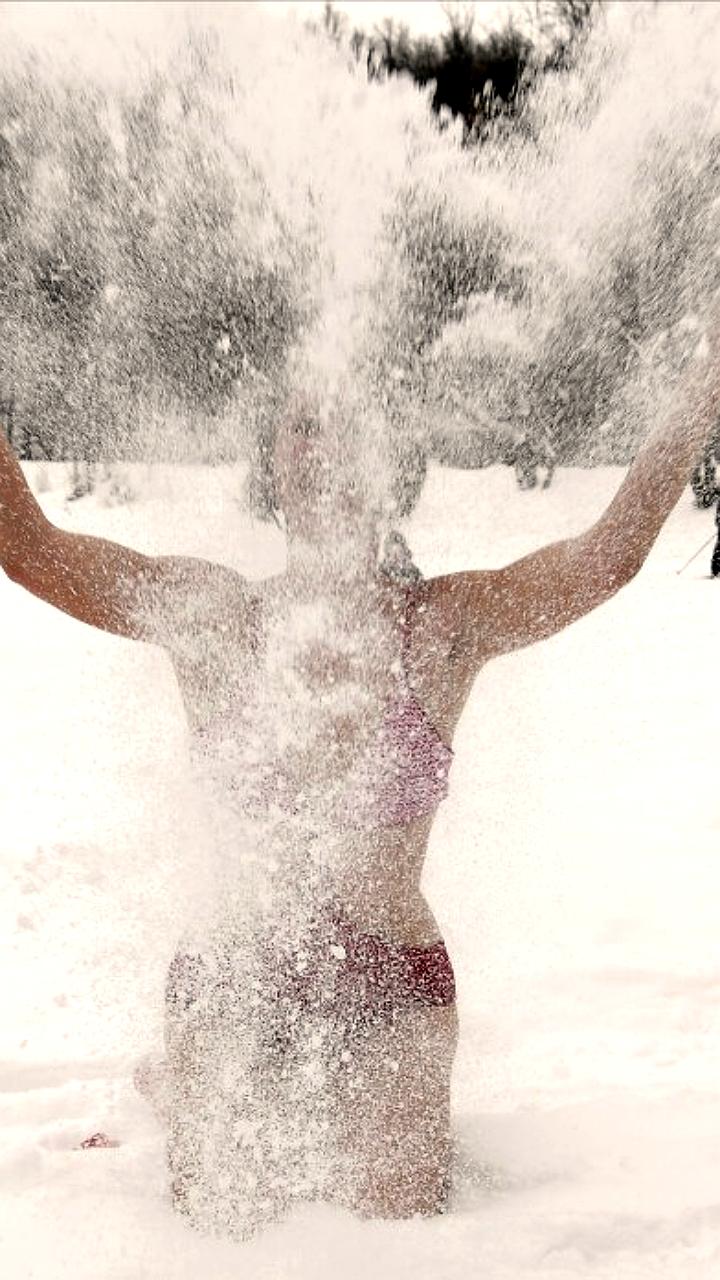 Врачи предупреждают о рисках прыжков в сугроб после бани