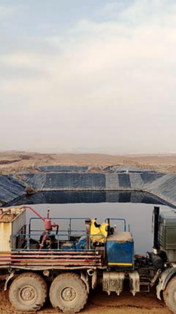 Локализация выброса нефте содержащей жидкости на месторождении M 25 в Сурхандарье