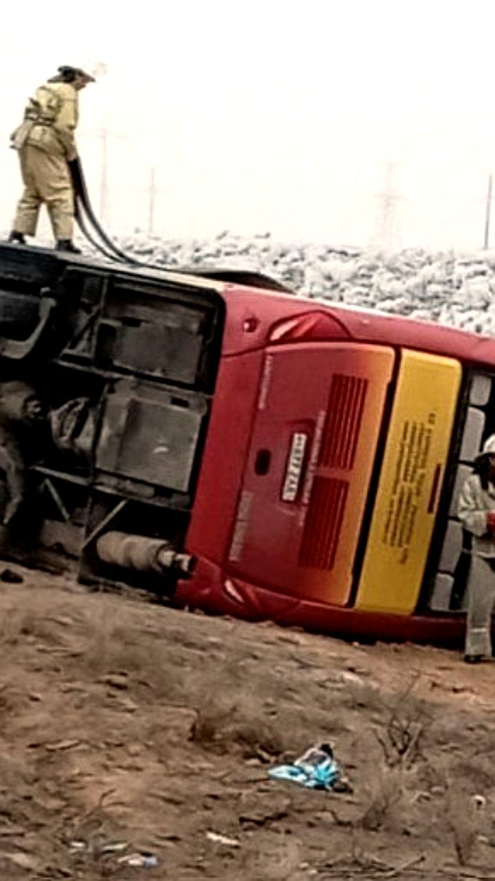 Дорожные происшествия в Узбекистане: столкновение поезда с автомобилем и опрокидывание автобуса