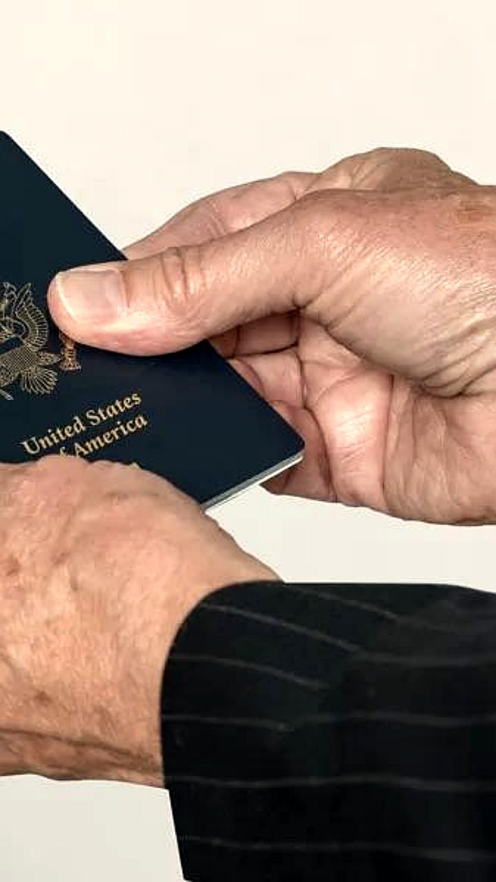 Снижение числа уведомлений о получении иностранного гражданства россиянами в 2025 году