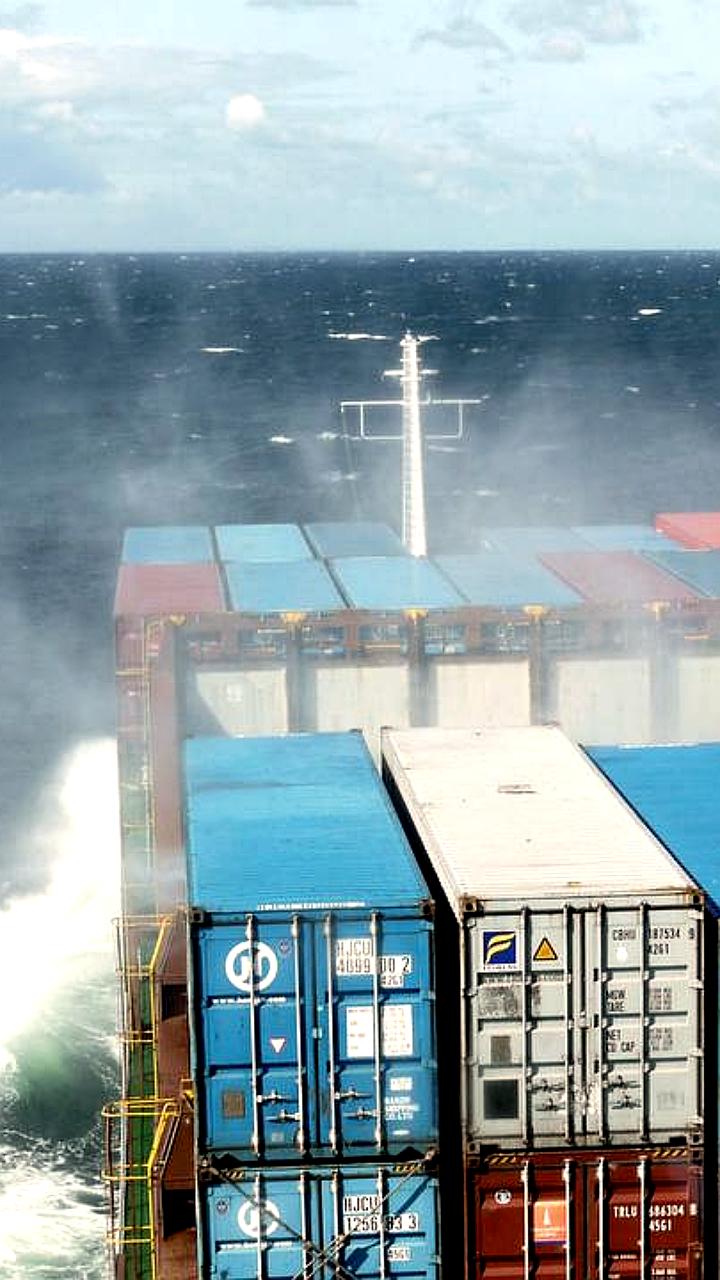 Сухогруз HAPPY ARAS застрял в Чёрном море, экипаж запросил эвакуацию