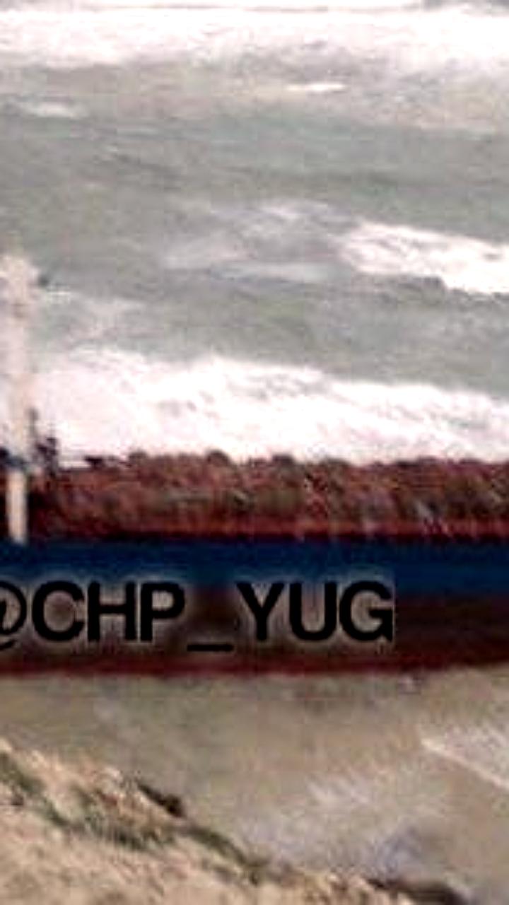 Грузовое судно под флагом Вануату село на мель у берегов Краснодарского края