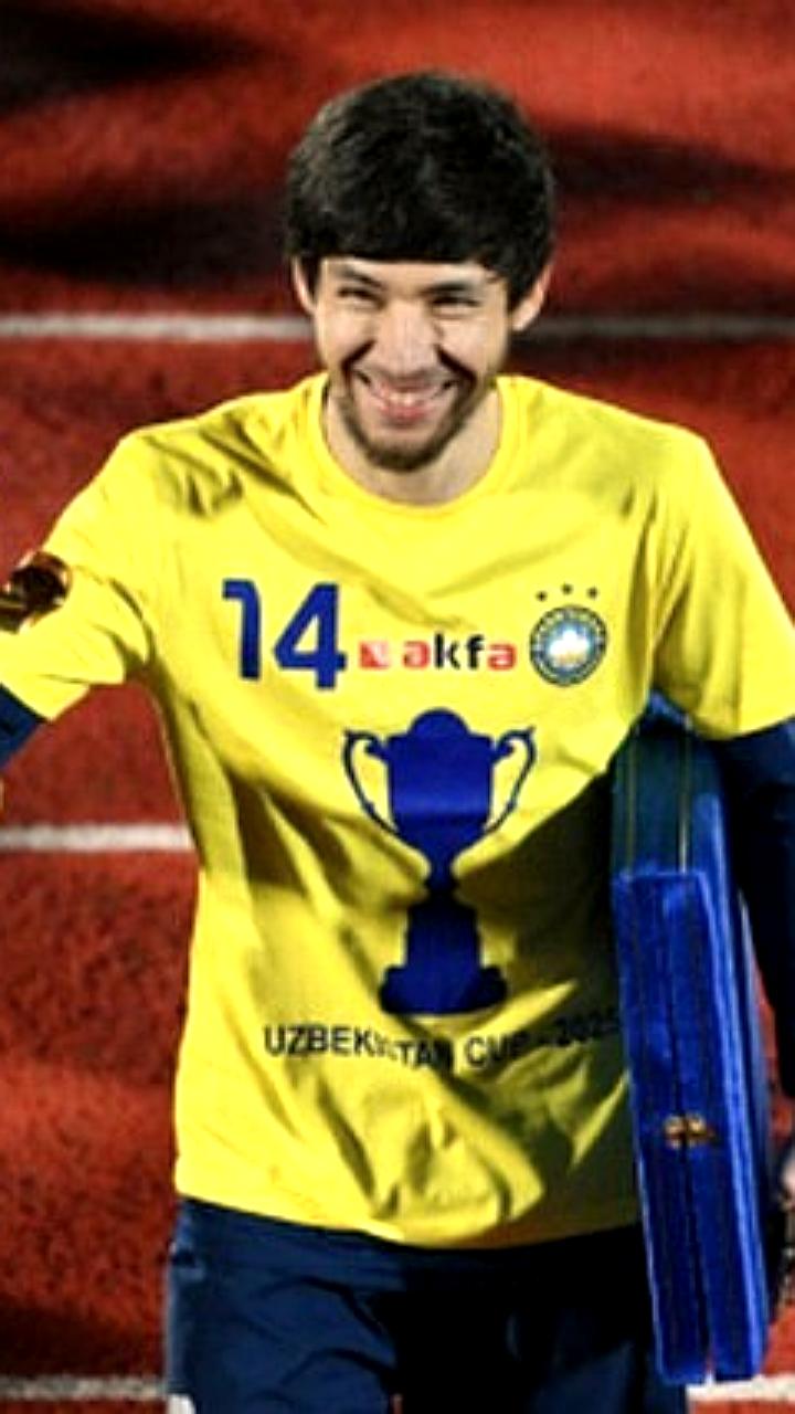 Игорь Сергеев покидает Пахтакор и подписывает контракт с Персеполисом