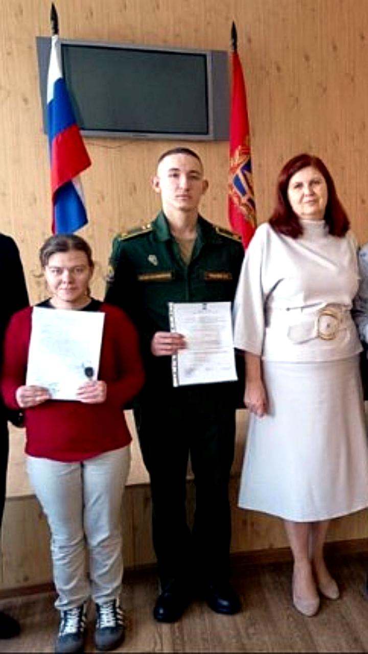 В Краснодаре и Крыму 302 ребенка-сироты получили жилье в 2025 году