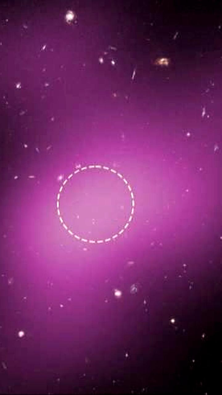 Телескоп Хаббл зафиксировал уникальное облако темной материи Cloud 9