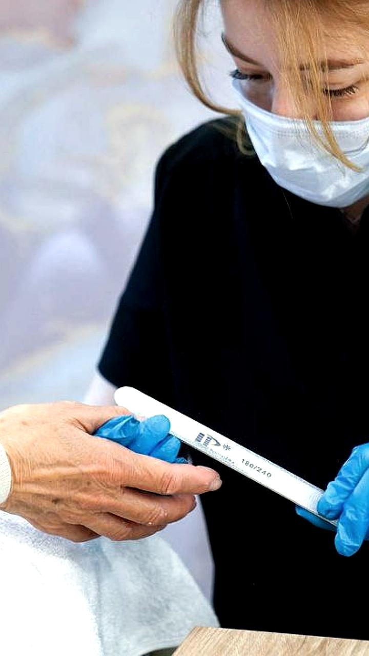 Снижение спроса на услуги красоты в России: экономические факторы и новые потребительские привычки