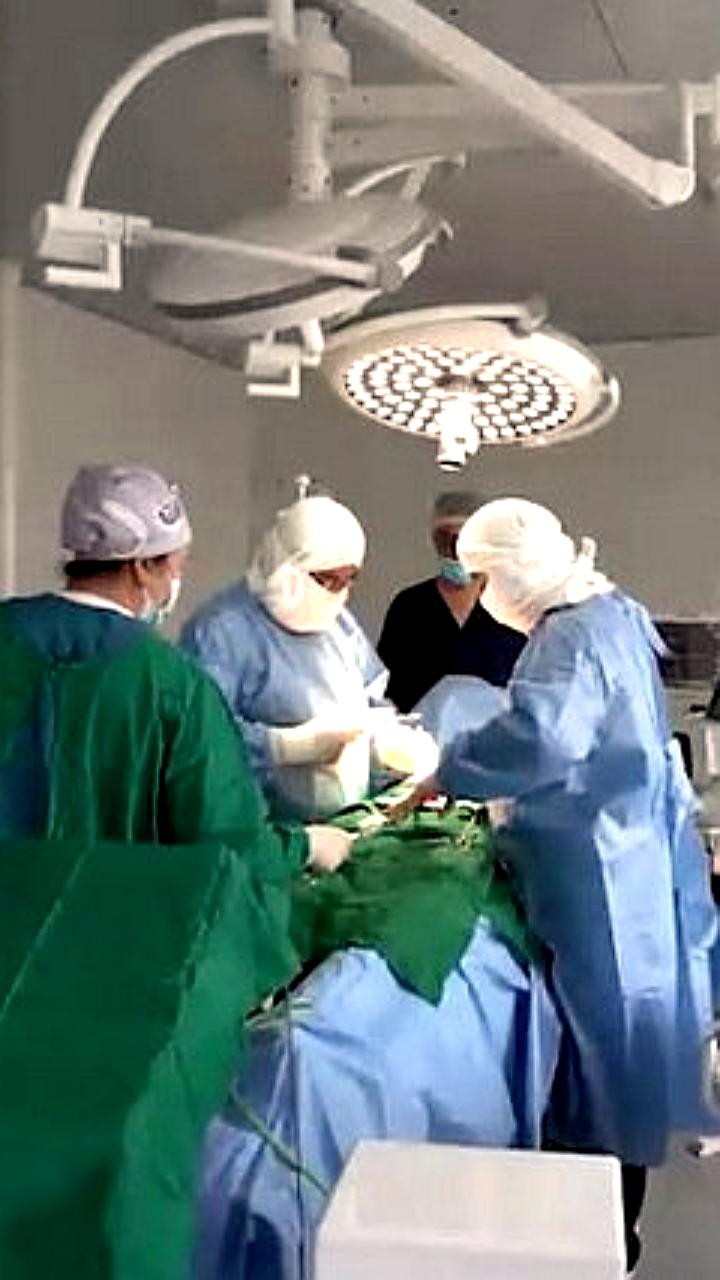 В Самарканде врачи успешно извлекли инородные предметы из пациента