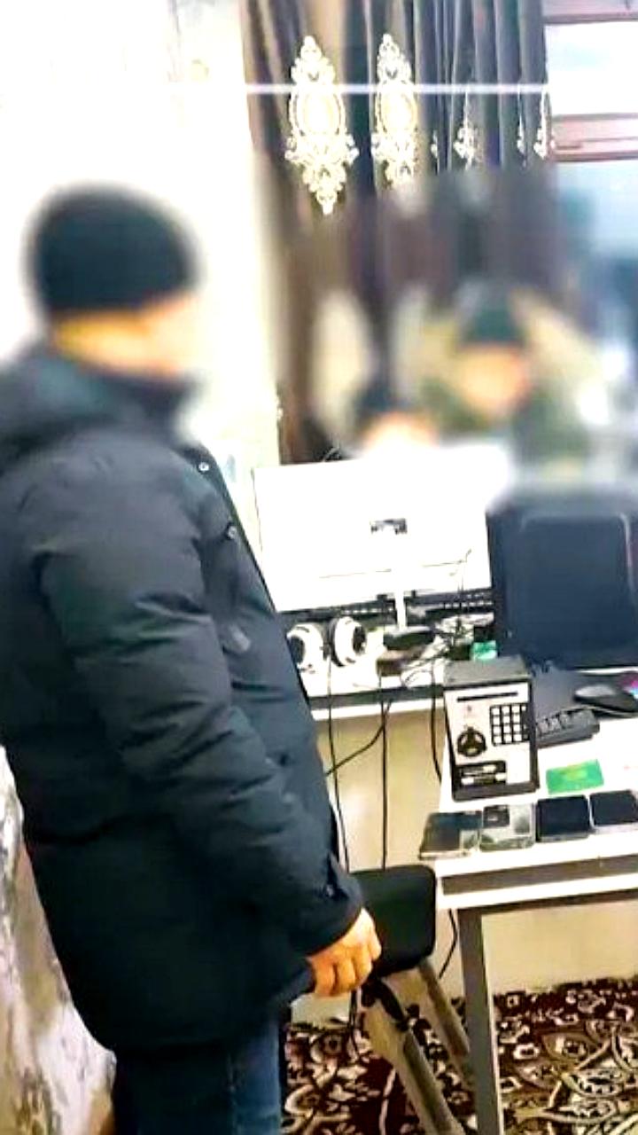 В Узбекистане задержаны мошенники, торгующие фальшивыми конфискованными товарами