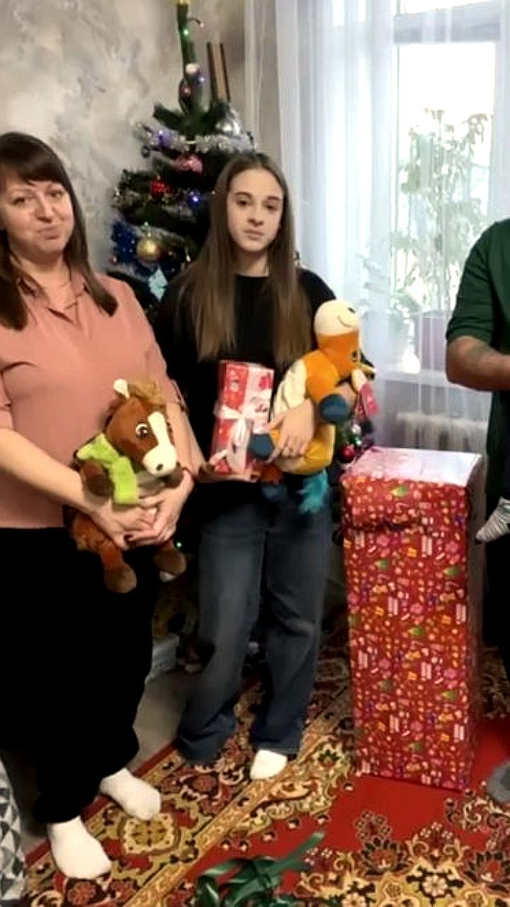 Губернатор Челябинской области исполнил новогодние мечты детей из Ясиноватой