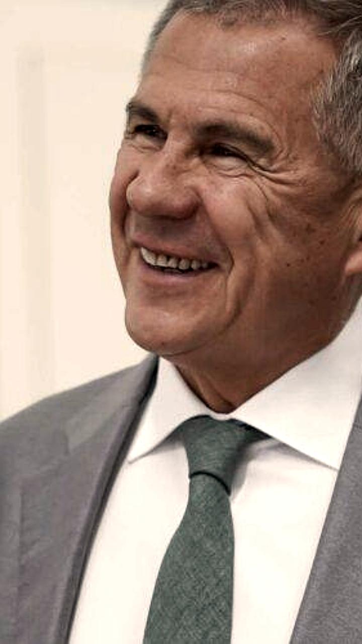 Рустам Минниханов поздравил татарстанцев с Рождеством Христовым, подчеркивая важность единства и милосердия