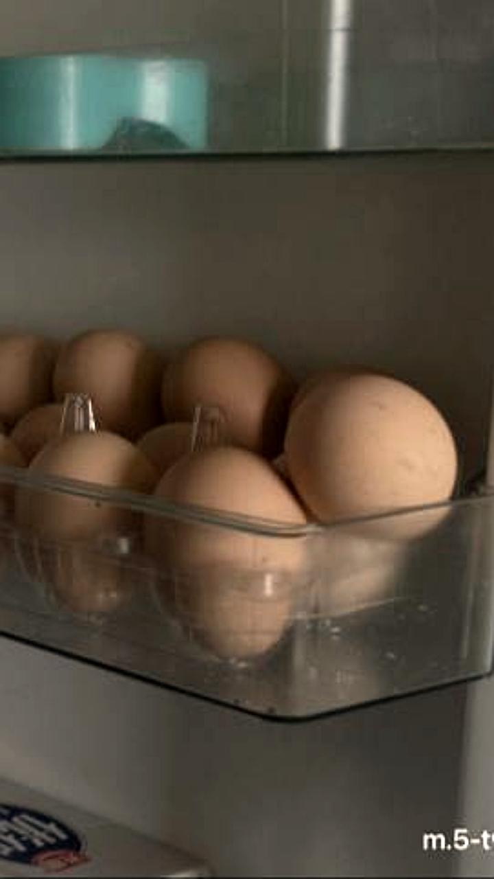 Роспотребнадзор рекомендует правильное хранение яиц и молока в холодильнике