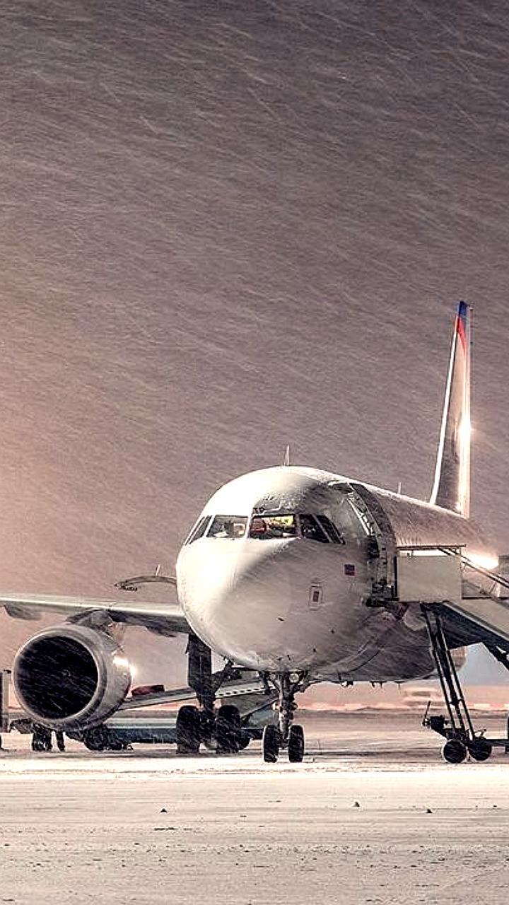 Задержки рейсов в аэропорту Кишинева из-за снегопада