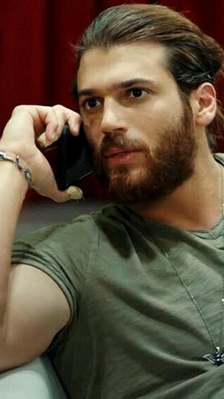 Задержание турецкого актера Джана Ямана и других звезд в Стамбуле в ходе полицейского рейда