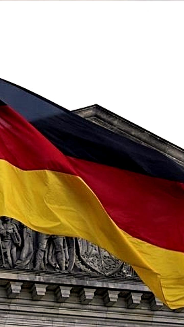 Опрос: каждый пятый житель Германии задумывается об эмиграции