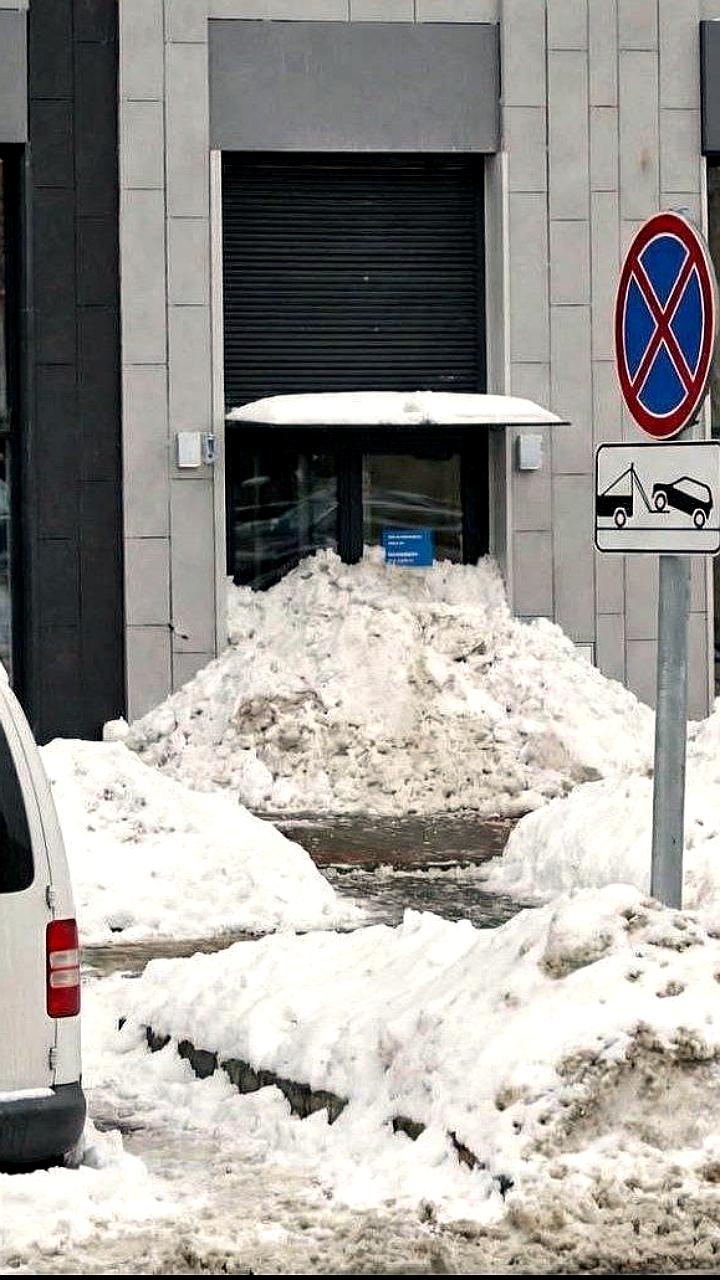 Жители подмосковного ЖК протестуют против неубранного снега