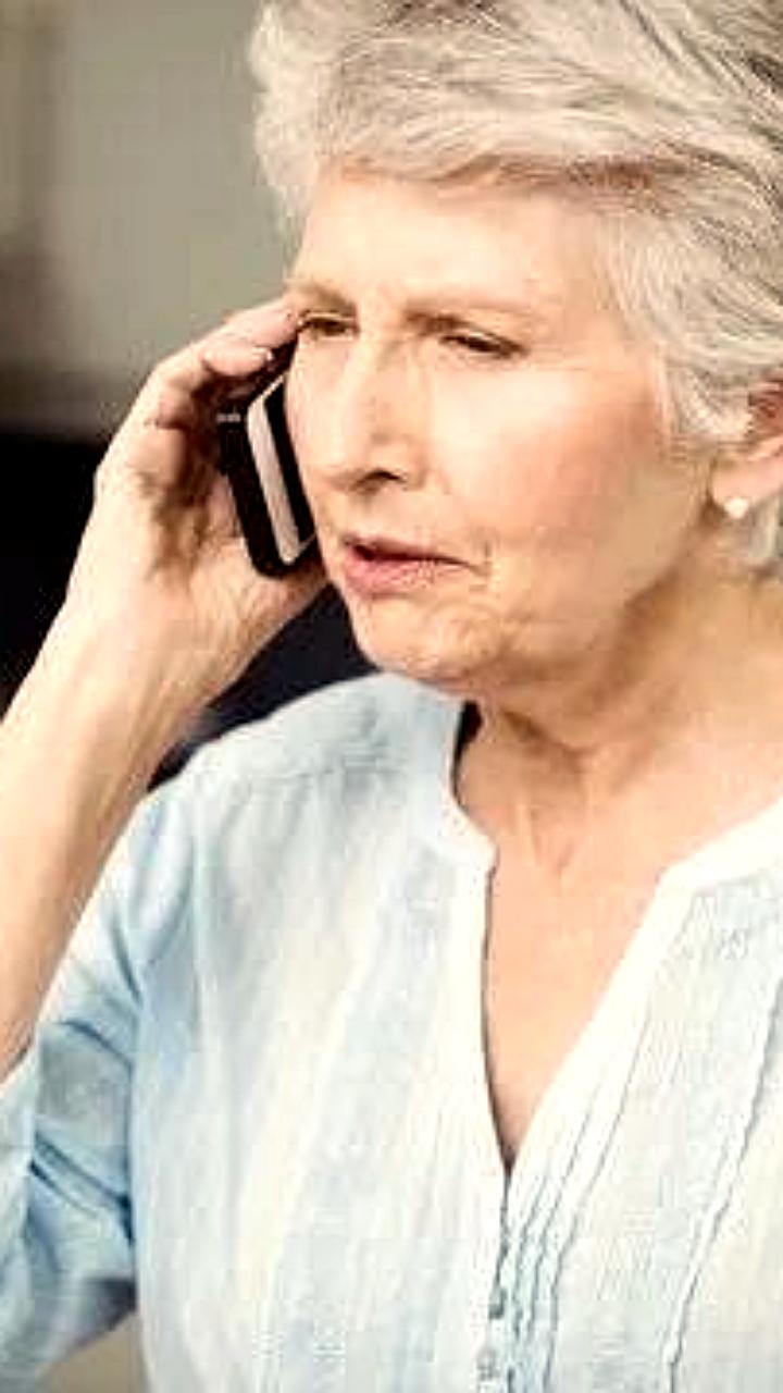 В России запускаются телефоны доверия для пенсионеров и кризисные центры