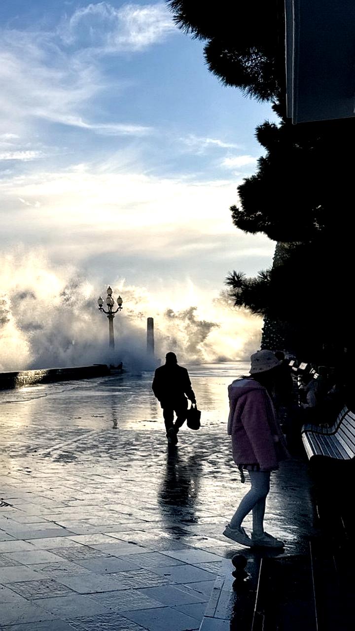 Ялта: Глава города призывает к осторожности во время шторма