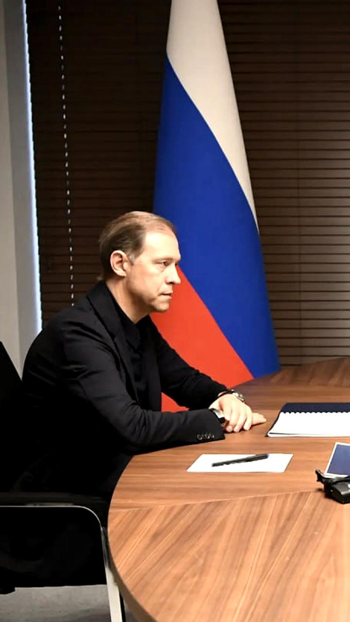 Путин и Мантуров обсудили рост инвестиций и экспорт в дружественные страны