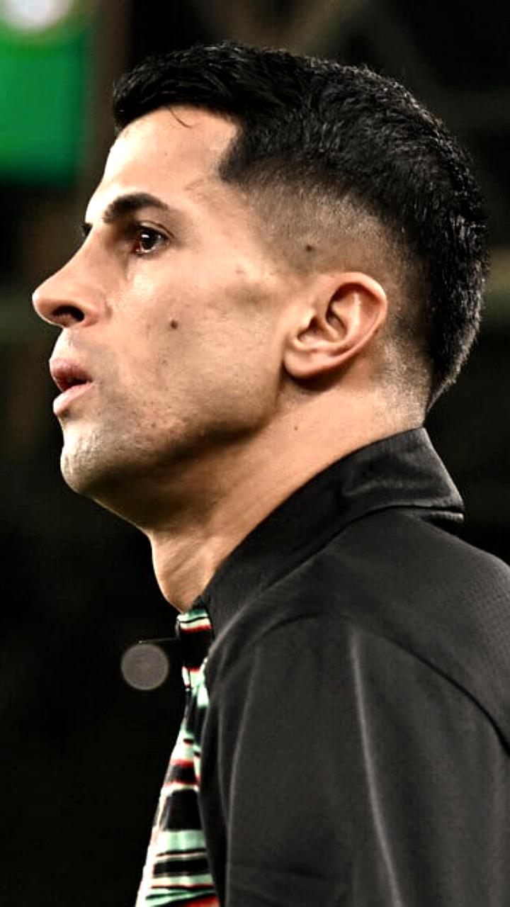 Жоау Канселу подписывает контракт с Барселоной после успешного медосмотра