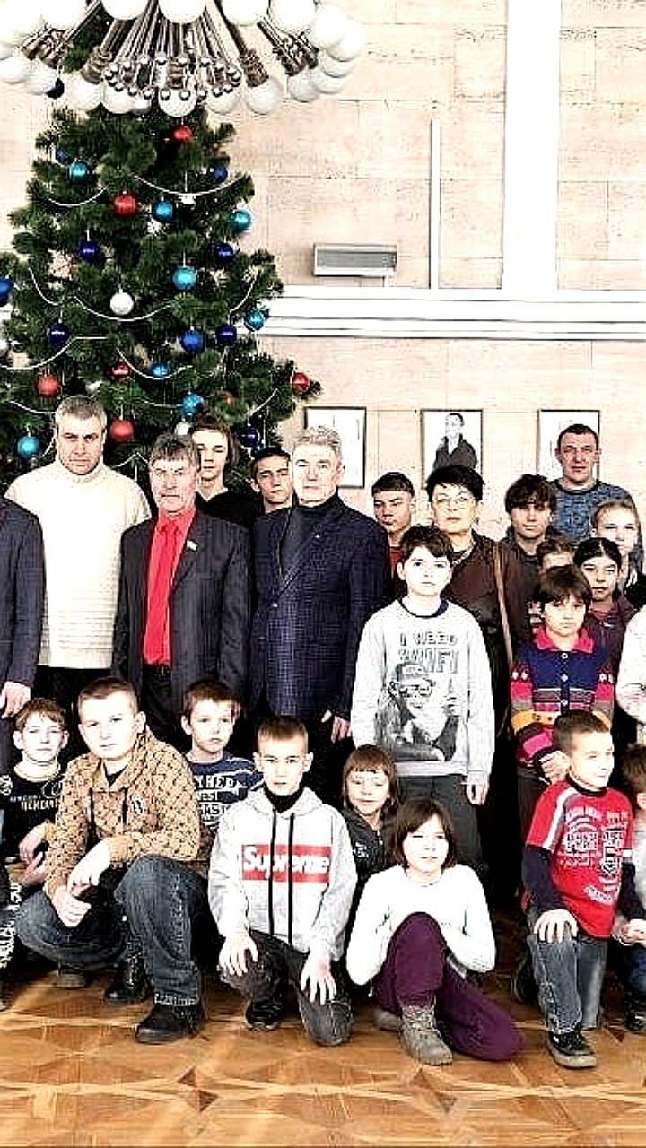 Детские новогодние подарки доставлены в ЛНР благодаря благотворительным акциям