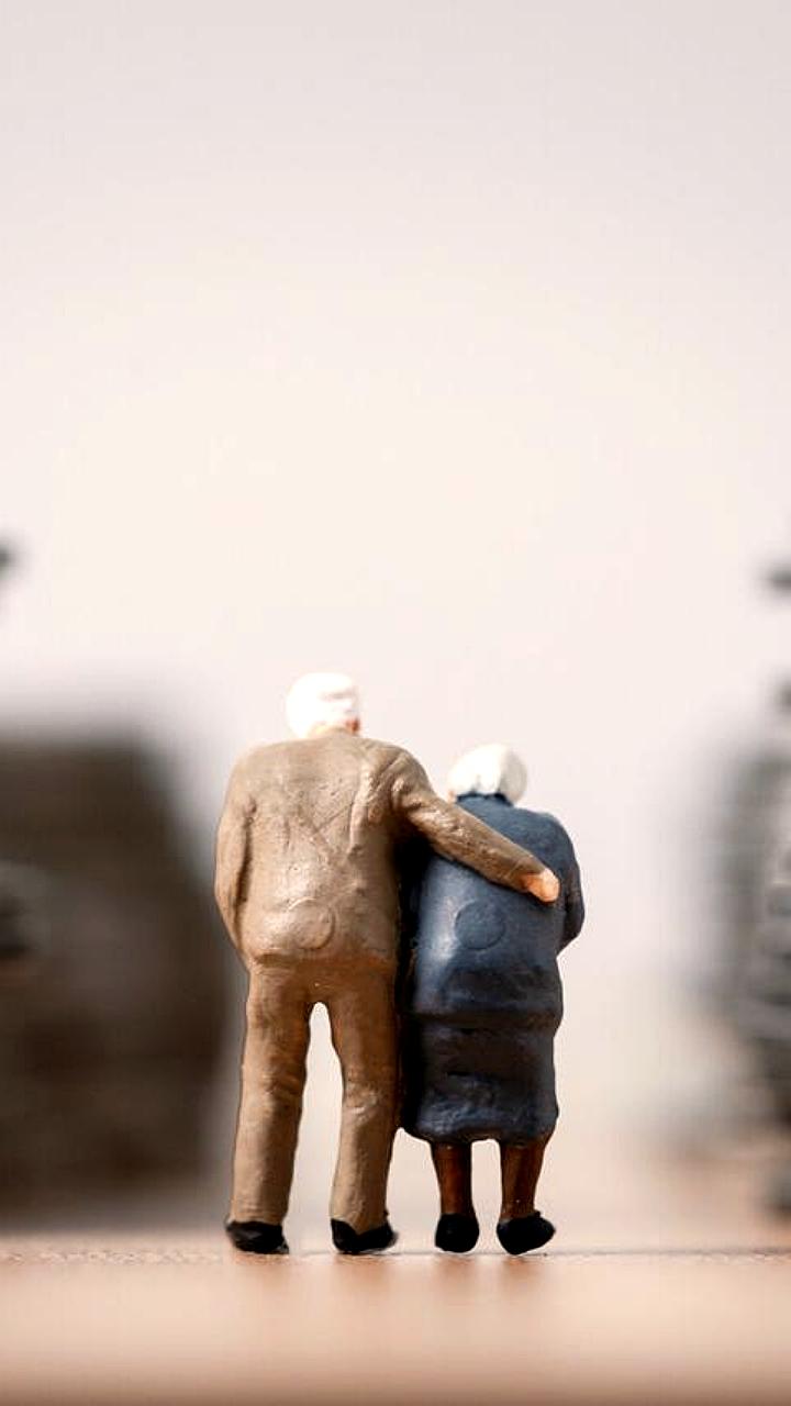 Ошибки в трудовых книжках могут привести к снижению пенсионных выплат, предупреждает юрист Иван Соловьев