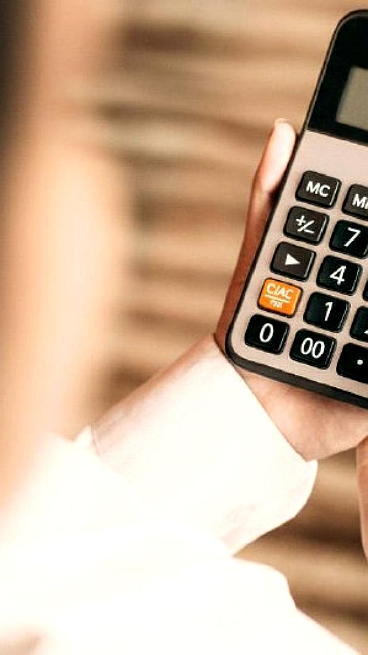 Главные бухгалтеры школ и предприятий обвиняются в хищении бюджетных средств