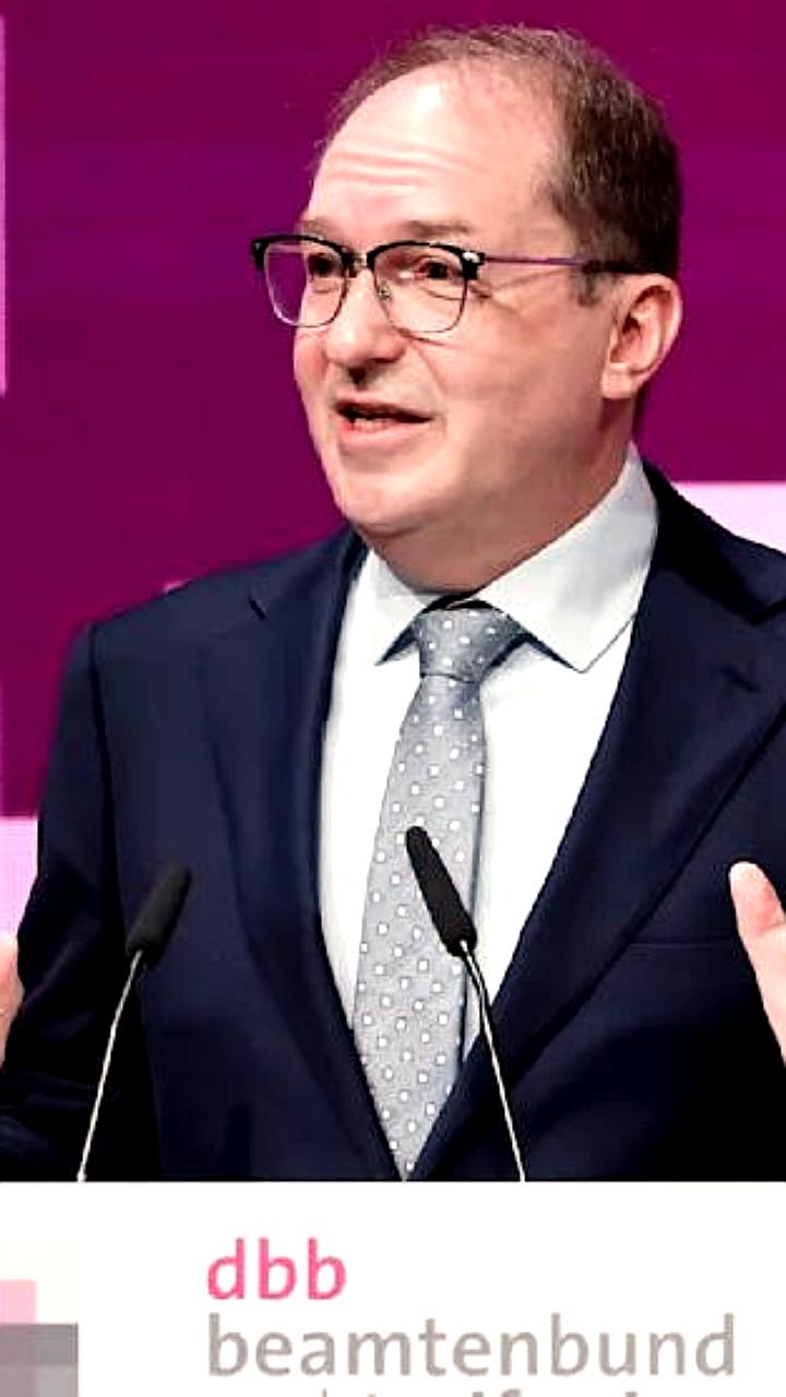 Реформа повышения зарплат учителей в Хабаровском крае и чиновников в Германии