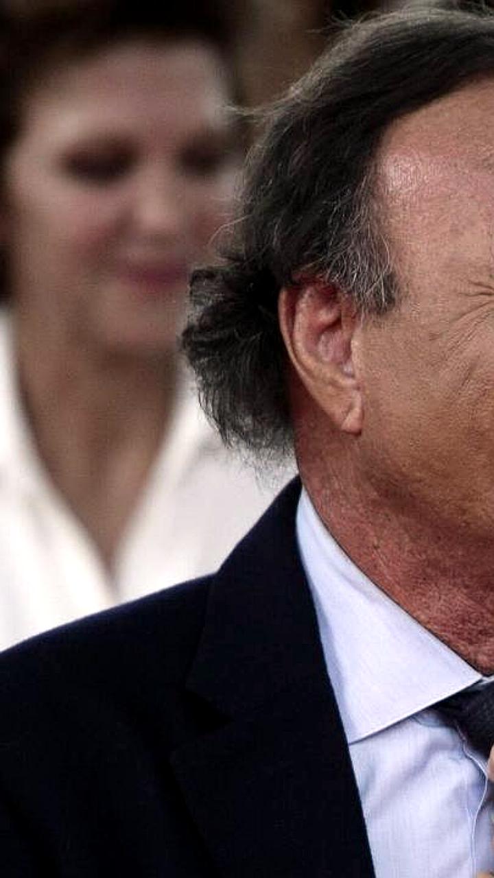 Хулио Иглесиас стал объектом расследования по обвинениям в домогательствах