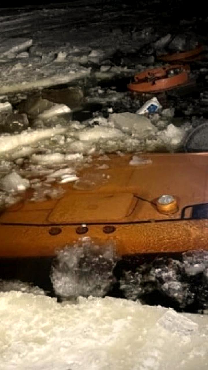 Проверка прокуратуры после провала бензовоза под лед на переправе в Мезенском районе