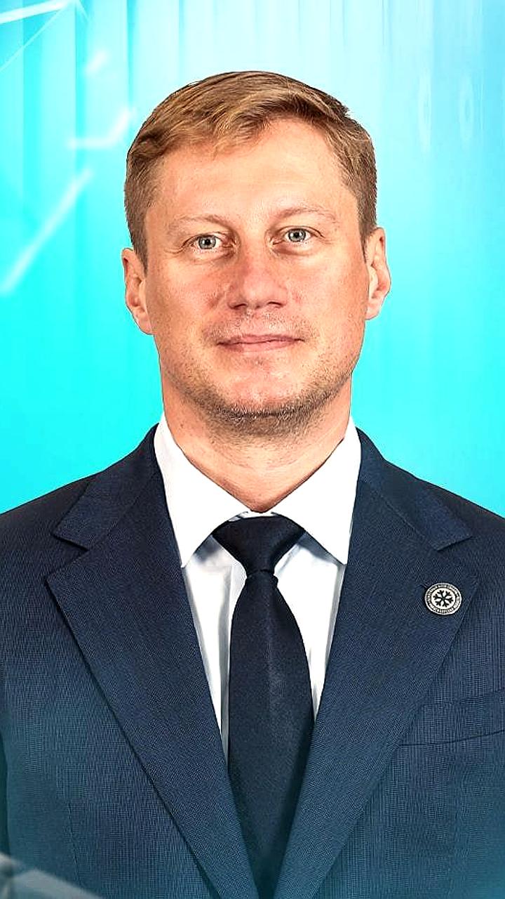 Ярослав Люзенков назначен главным тренером ХК Сибирь после успешного временного руководства