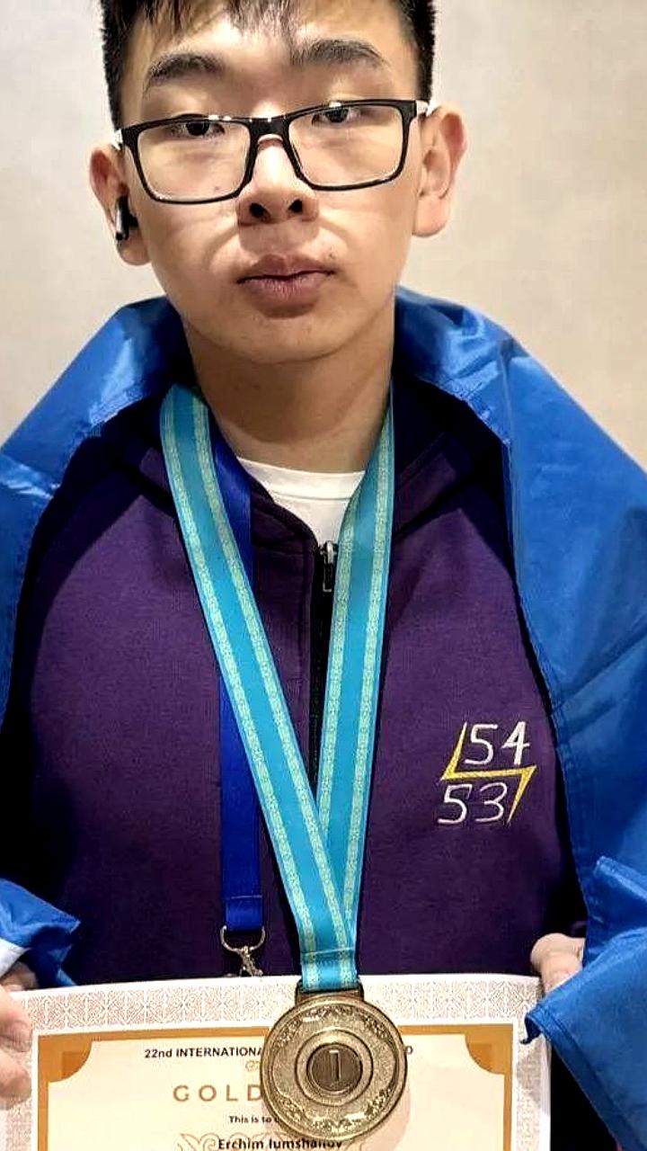 Ученик из Якутии Эрчим Юмшанов завоевал золотую медаль на Жаутыковской олимпиаде в Алматы