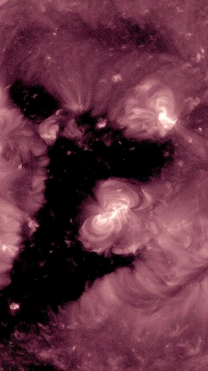 Ученые сообщили о крупной корональной дыре на Солнце и росте магнитных бурь до 2028 года