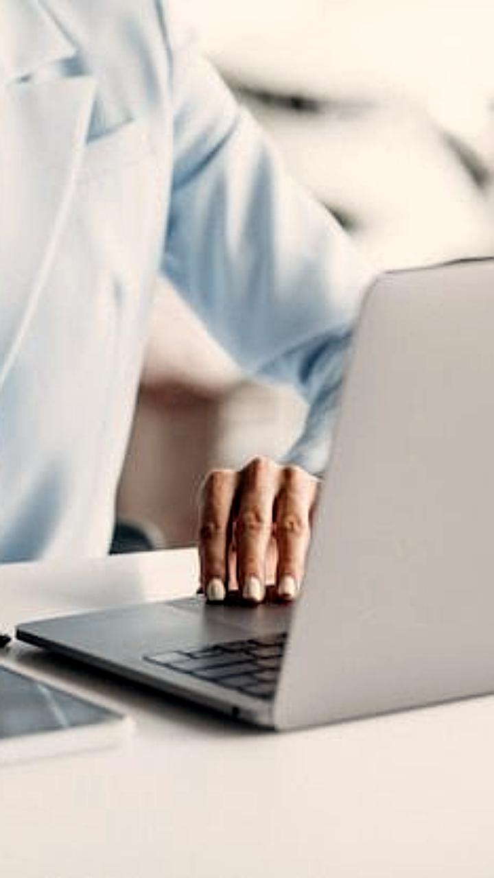 Сеченовский университет рекомендует офисным работникам отдыхать до трех часов в день