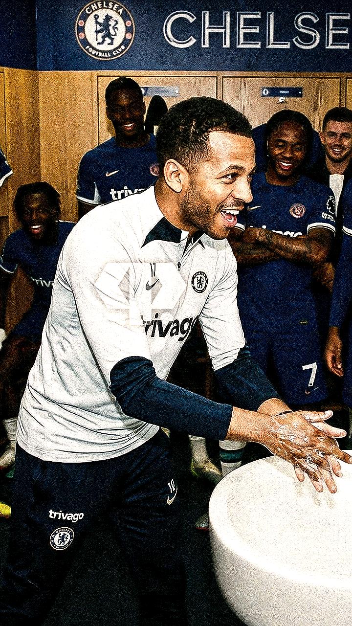 Тренер Челси Росеньор вводит новые меры гигиены и творческие турниры для игроков