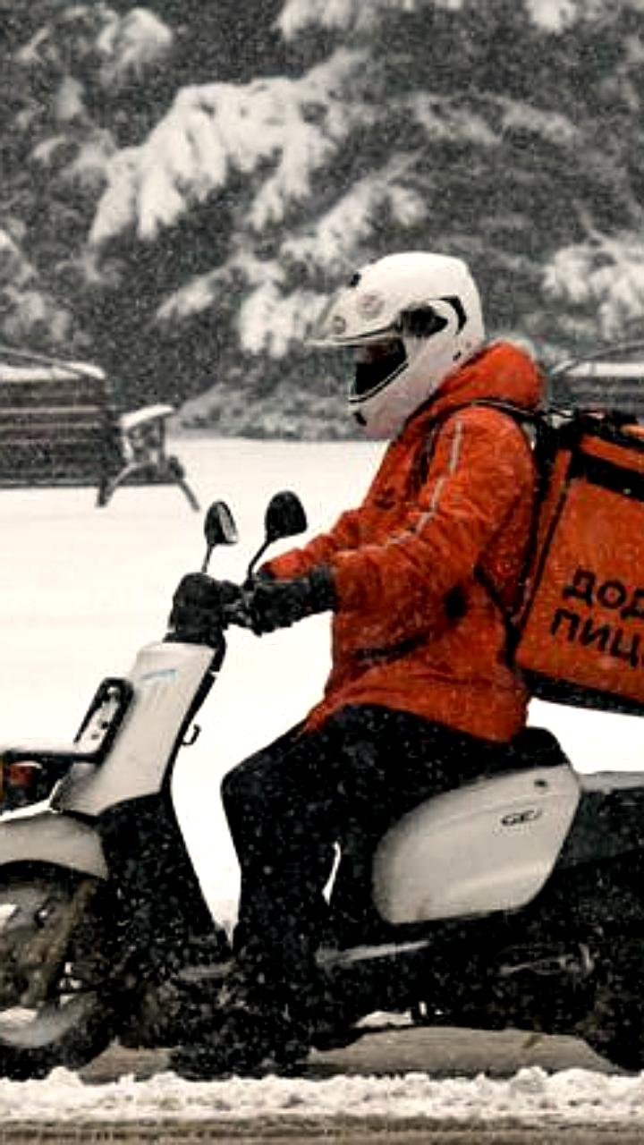 Курьеры в России и Турции обсуждают зарплаты и возможные забастовки