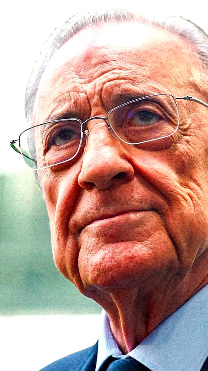 Фанаты Реала протестуют против клуба во время матча