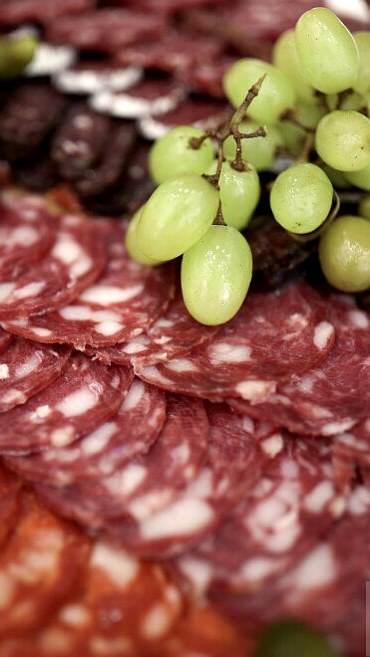 Регулярное употребление колбасы связано с повышенным риском колоректального рака