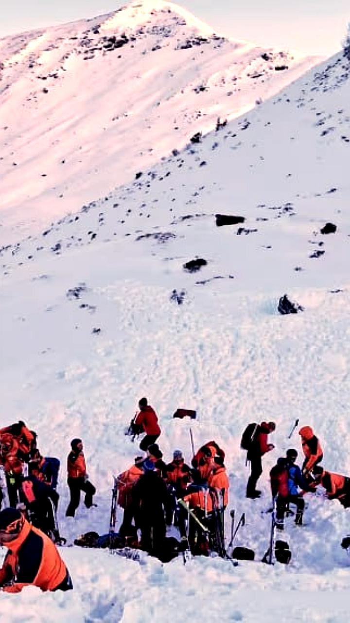 Сход лавин в Австрии унес жизни восьми человек