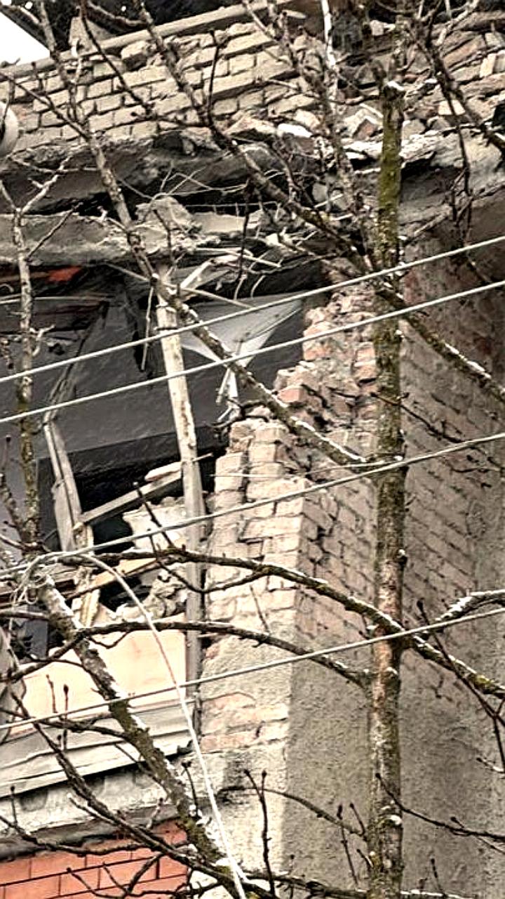 Коммунальные службы устраняют последствия падения БПЛА в Владикавказе