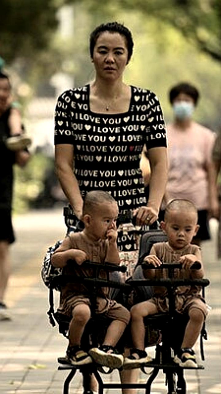 Китай сталкивается с демографическим кризисом: население сократилось на 3,39 млн в 2025 году