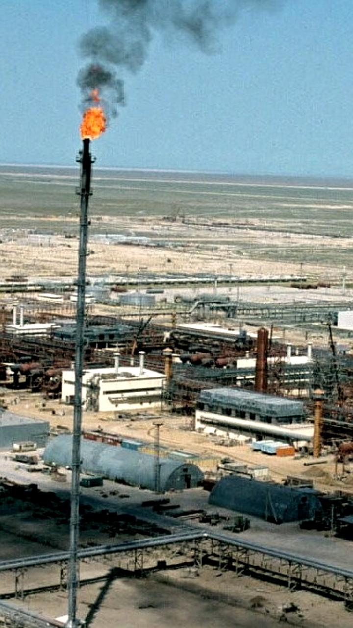 Приостановка добычи нефти в Казахстане на месторождениях Тенгиз и Королевское из-за пожара