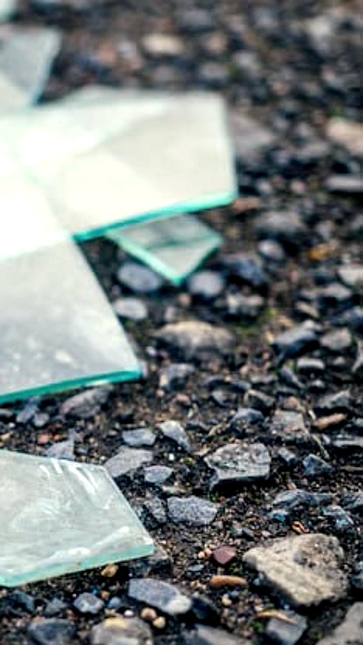 Атака дронов ВСУ на школу в Запорожской области: повреждены автомобиль и остекление