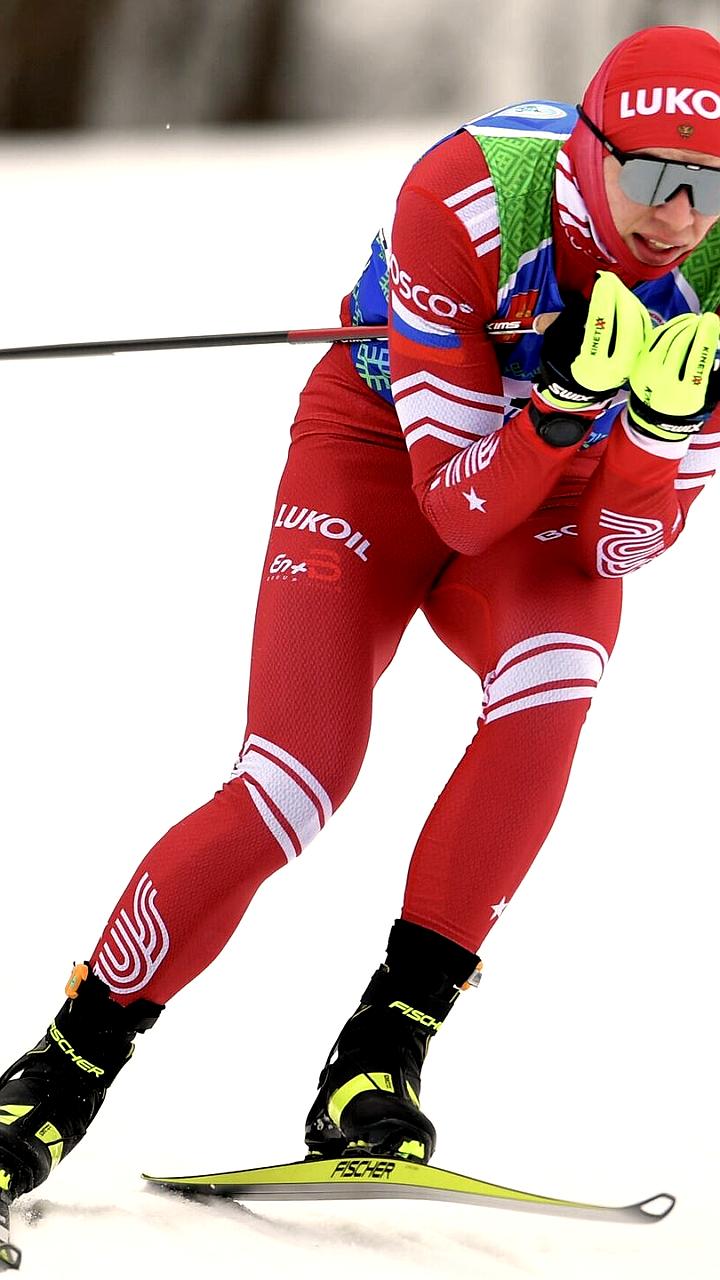 FIS присвоила нейтральный статус трем российским спортсменам для участия в международных соревнованиях