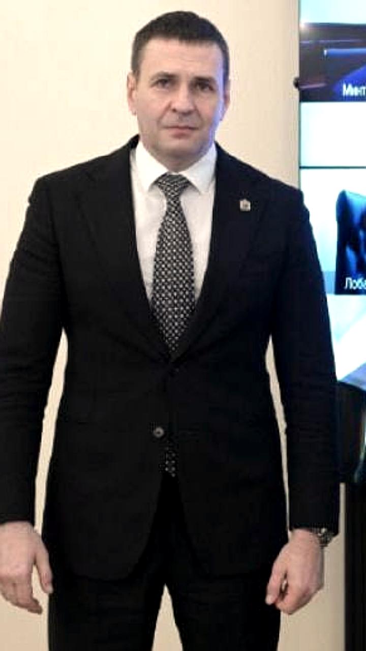 Губернатор Дмитрий Демешин наградил Андрея Остапенко за спасение тонущего человека в Хабаровске