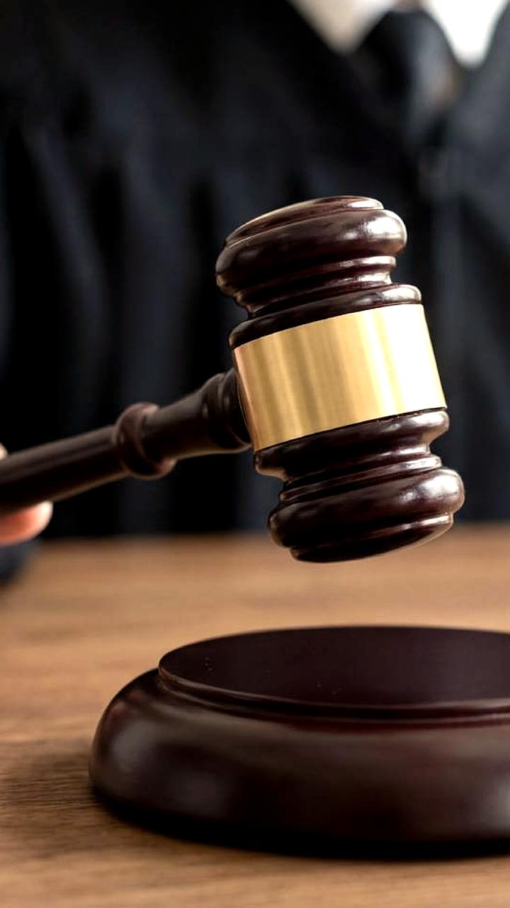 Барнаульца приговорили к 20 годам за истязание дочерей