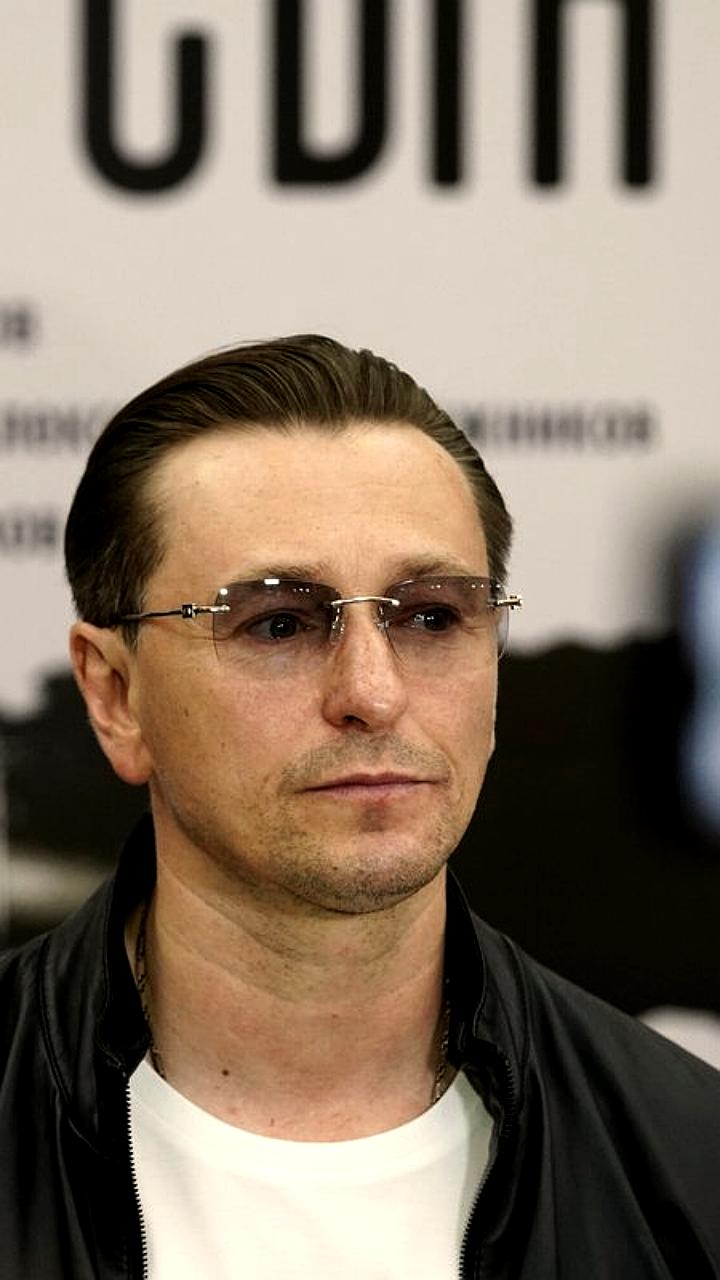 Сергей Безруков выиграл суд против продавца карнавальных масок