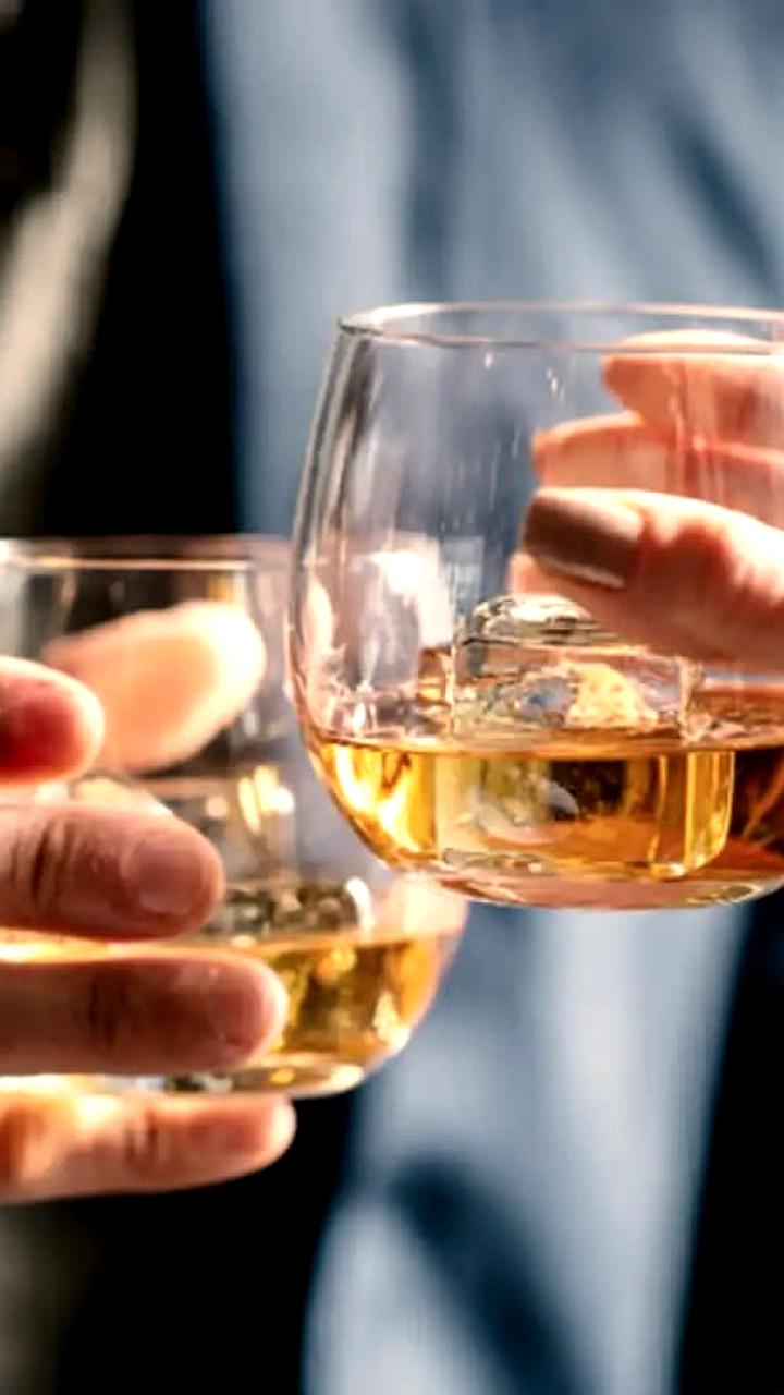 Инициатива Онищенко: алкоголь в сериалах только для отрицательных персонажей