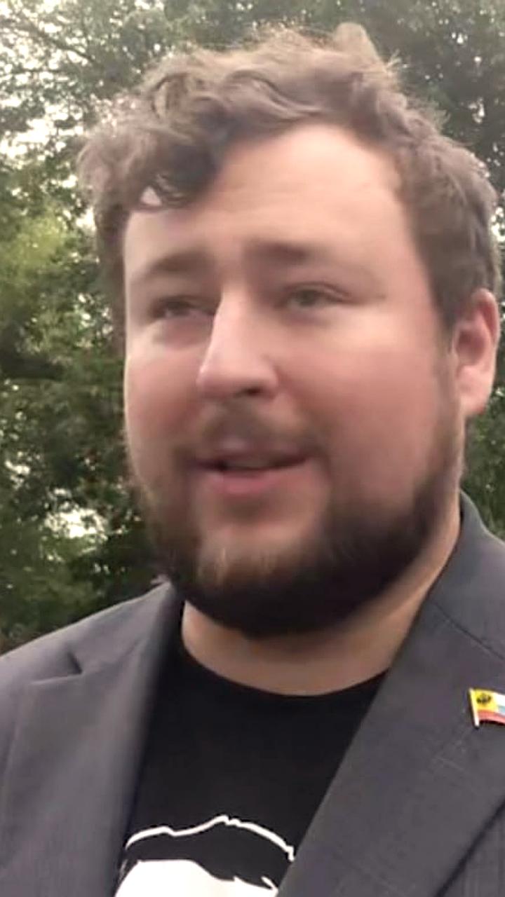 Суд в Петербурге отменил арест активиста Саввы Федосеева за публикацию фото Навального