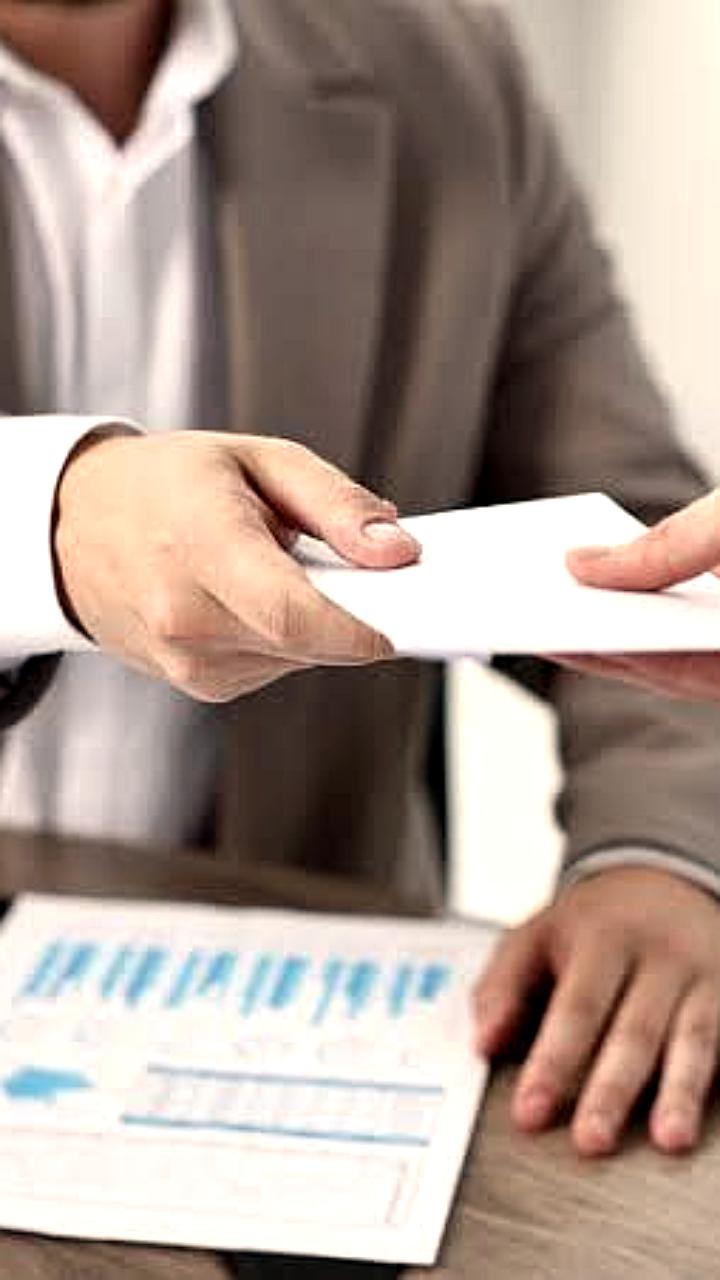 Эксперты предупреждают о риске роста зарплат в конвертах в России из-за повышения налогов