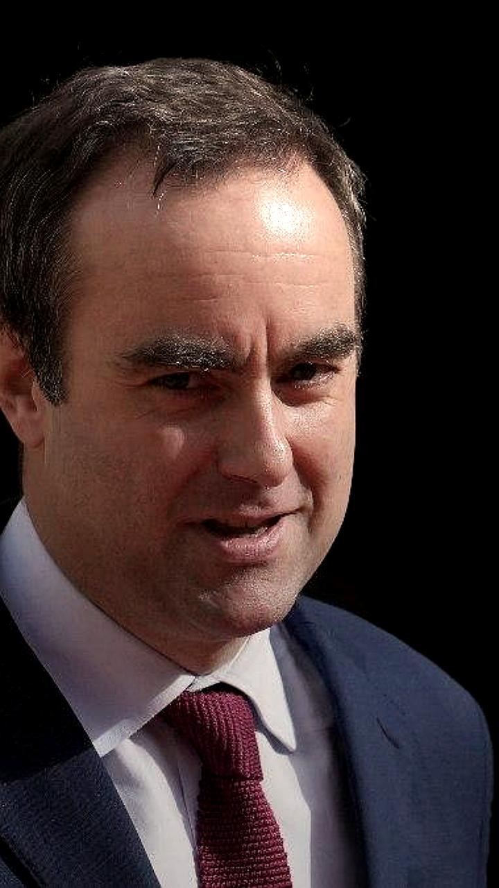 Премьер-министр Франции Себастьен Лекорню использует статью 49.3 для утверждения бюджета 2026 года